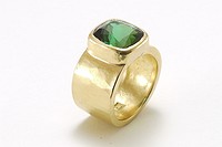 Goldring mit grünem Turmalin